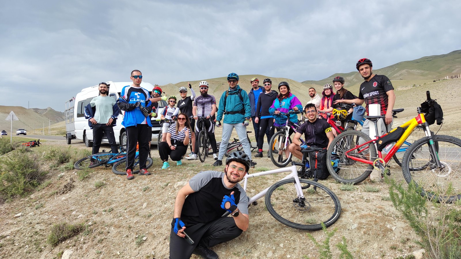 Dağ veloturunda Pedalchi iştirakçıları